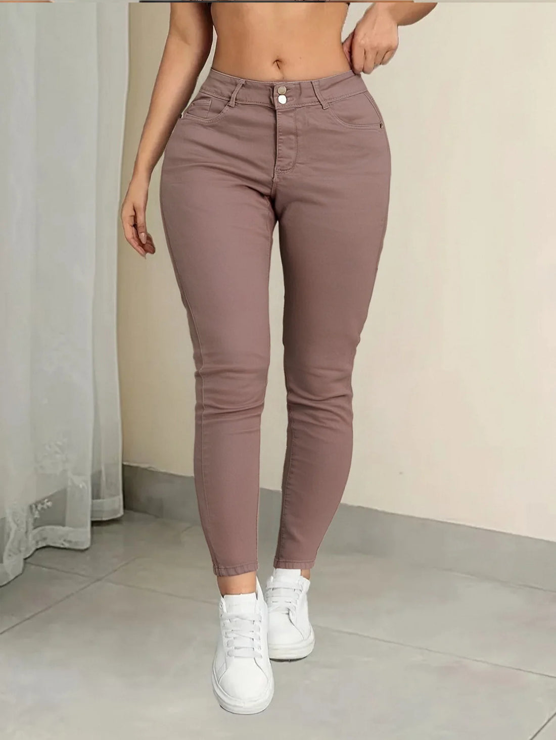 Pink women's plus-size jeans, stretchy skinny denim pants that fit comfortably against the skin and resist deformation
