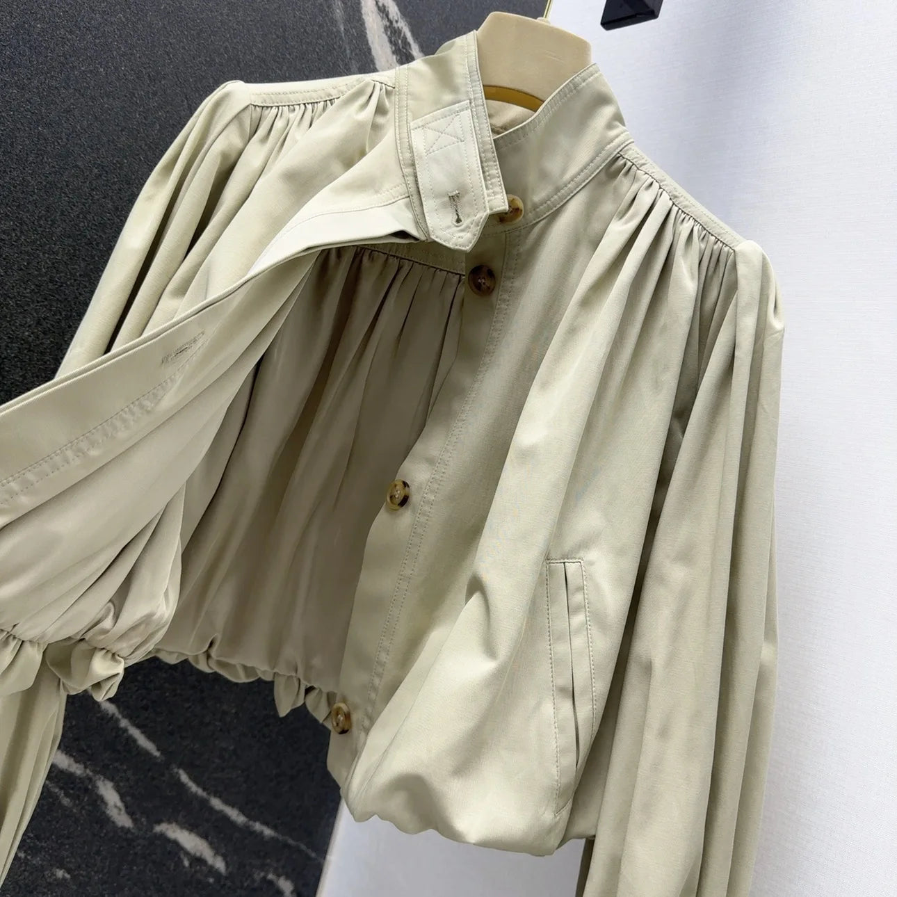 2-color modern fashion lantern sleeve pleated short slim jacket