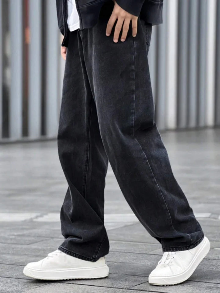 A top choice for autumn and winter transitions! Loose black men's jeans with inherent warmth, comfortable and versatile, suitabl