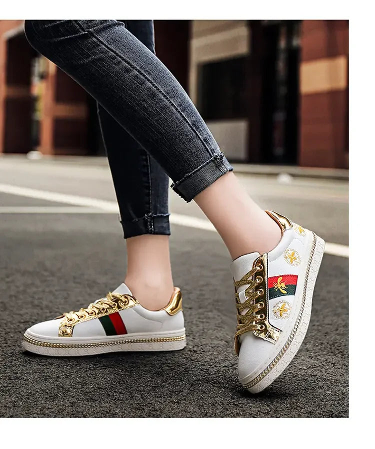 Luxury Brand Embroidered Shoes Casual Flats Soft Sneakers Comfort Mens Skateboarding Shoes Unisex Black White Women Footwear