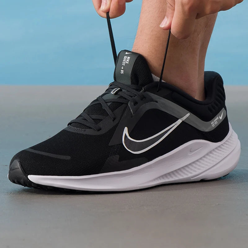 Nike (Nike) Quest 5 Men's Running Shoes, Fashionable Lightweight Sports Shoes, Cushioning and Breathable Training Shoes D0204-001