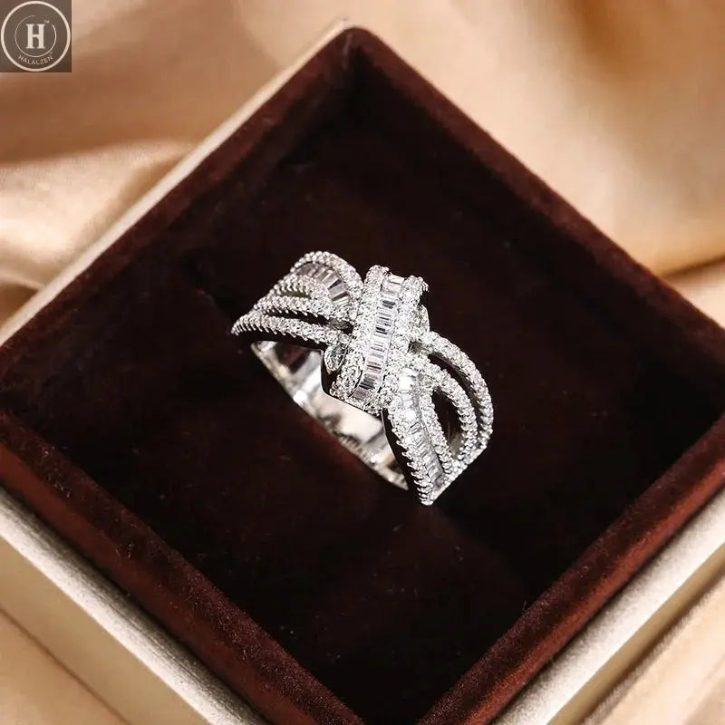 New Luxury Fashion Women 925 Silver Plated Wedding Party Ring Unique Bow Personality Zircon Ring Exquisite Jewelry HALALZEN