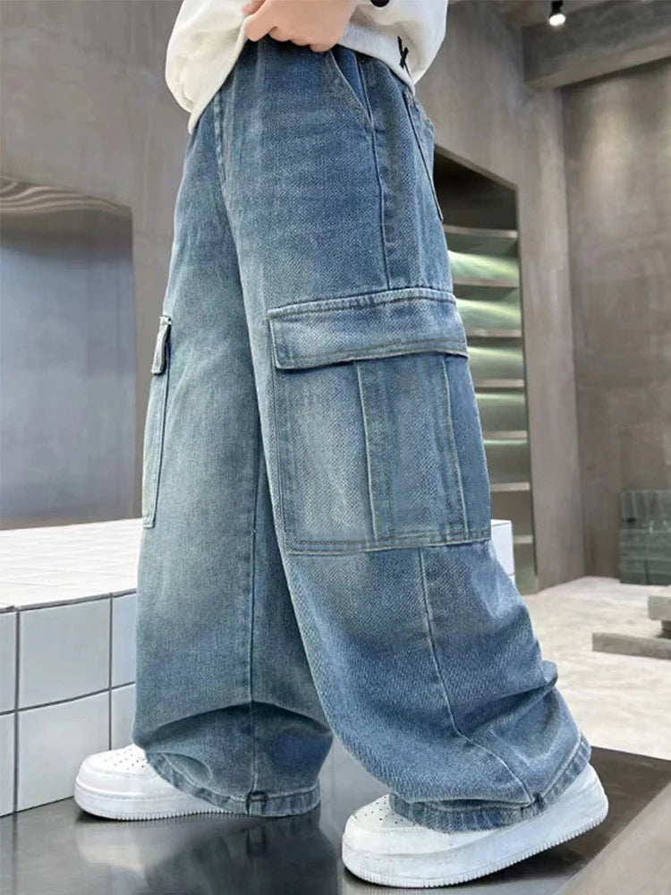 Teenage boy's loose-fit, casual, wide-leg straight-leg long jeans with a vintage and trendy preppy s