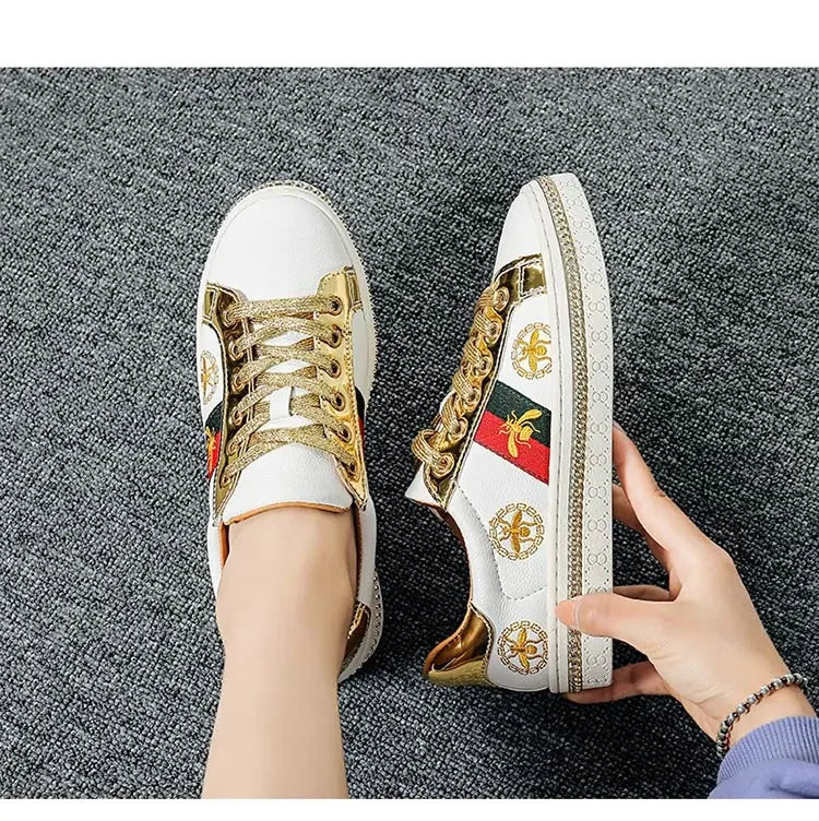 Luxury Brand Embroidered Shoes Casual Flats Soft Sneakers Comfort Mens Skateboarding Shoes Unisex Black White Women Footwear