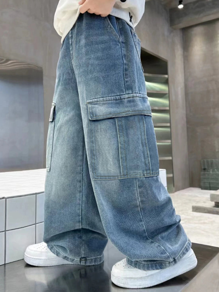 Teenage boy's loose-fit, casual, wide-leg straight-leg long jeans with a vintage and trendy preppy s