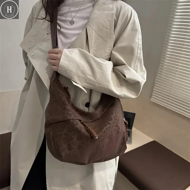 Leopard Print Crossbody Bag Women Fashion Large Capacity Hobo Shoulder Bag Casual Multi Pocket Commuter Tote Bag HALALZEN