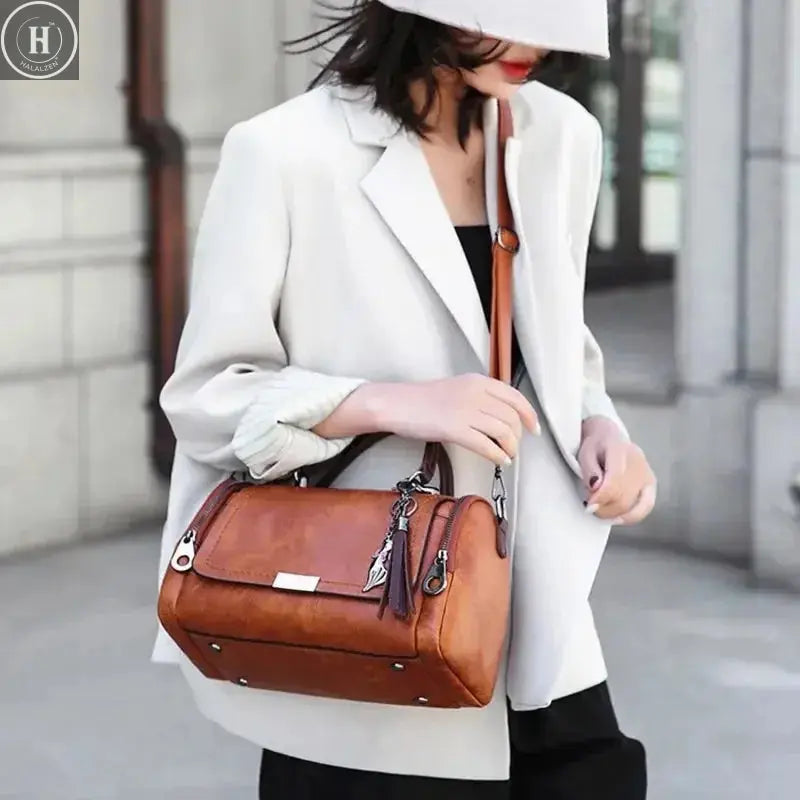 Large Capacity Shoulder Bag for Women with Tassel Decoration Fashion Detachable Chain Boston Handbag Shoulder Bag HALALZEN