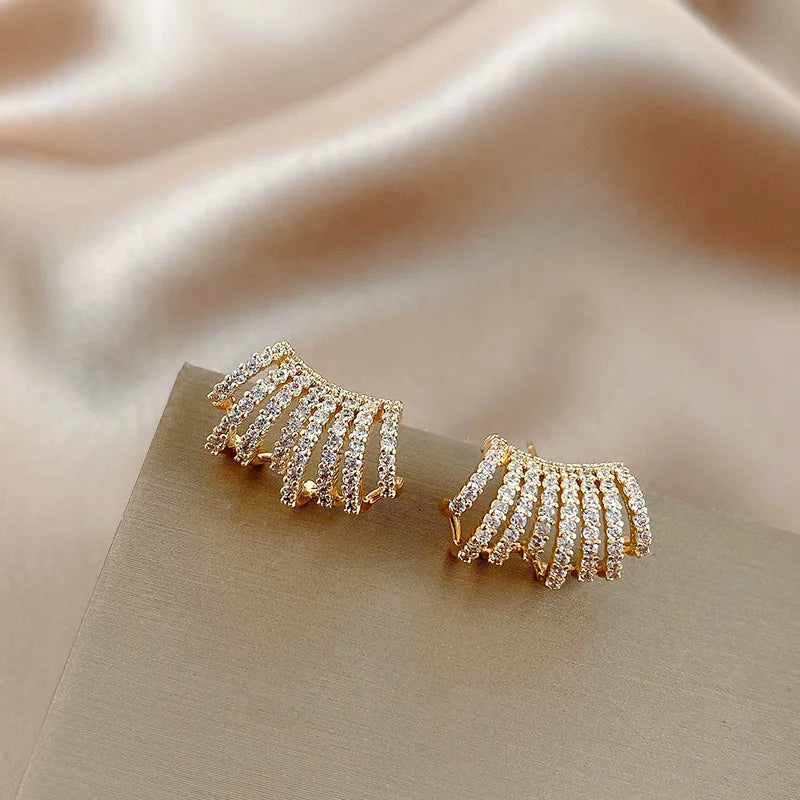 2023 New Bright Crystal Luxury Korean Unusual Claw Stud Earrings Ear Piercing Hook Irregular Pearl Christmas Jewelry Gift