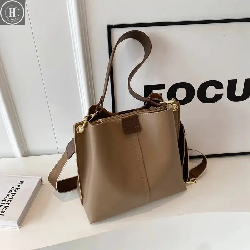 Party Bags for Women's 2025 New Autumn and Winter Fashion Versatile Bucket Bag Niche Commuter Premium Textured Shoulder Bag Caba HALALZEN