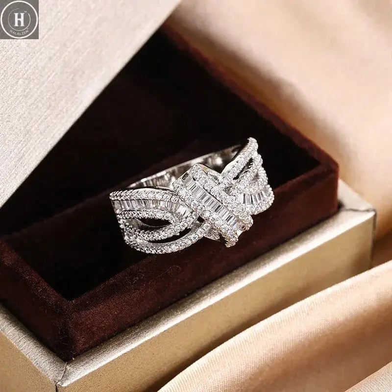 New Luxury Fashion Women 925 Silver Plated Wedding Party Ring Unique Bow Personality Zircon Ring Exquisite Jewelry HALALZEN
