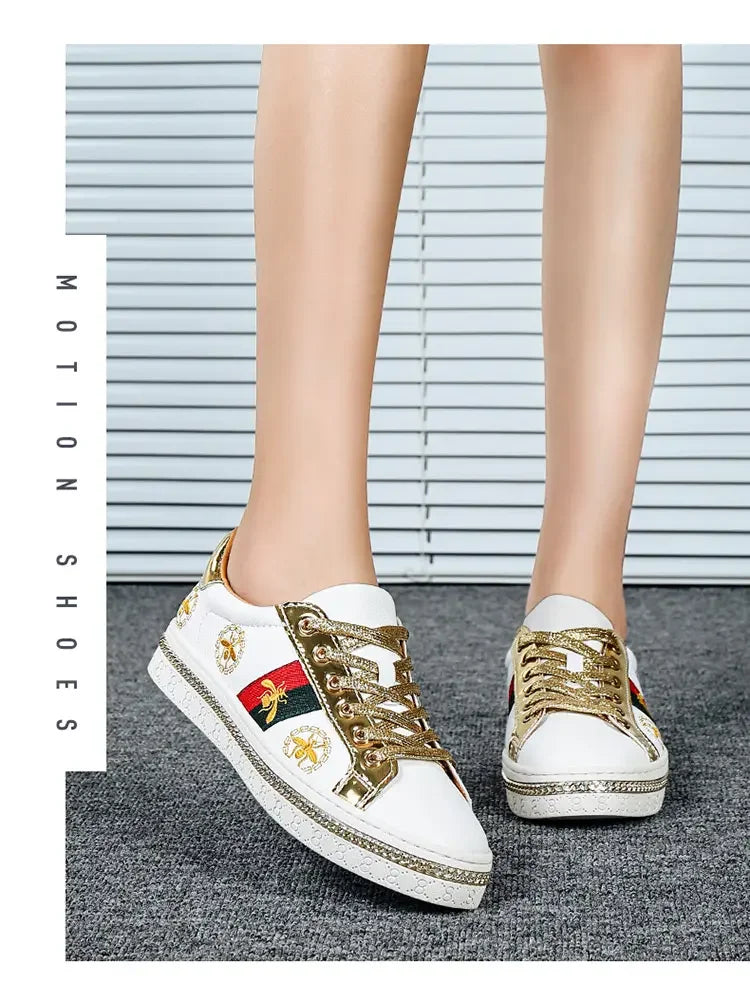 Luxury Brand Embroidered Shoes Casual Flats Soft Sneakers Comfort Mens Skateboarding Shoes Unisex Black White Women Footwear