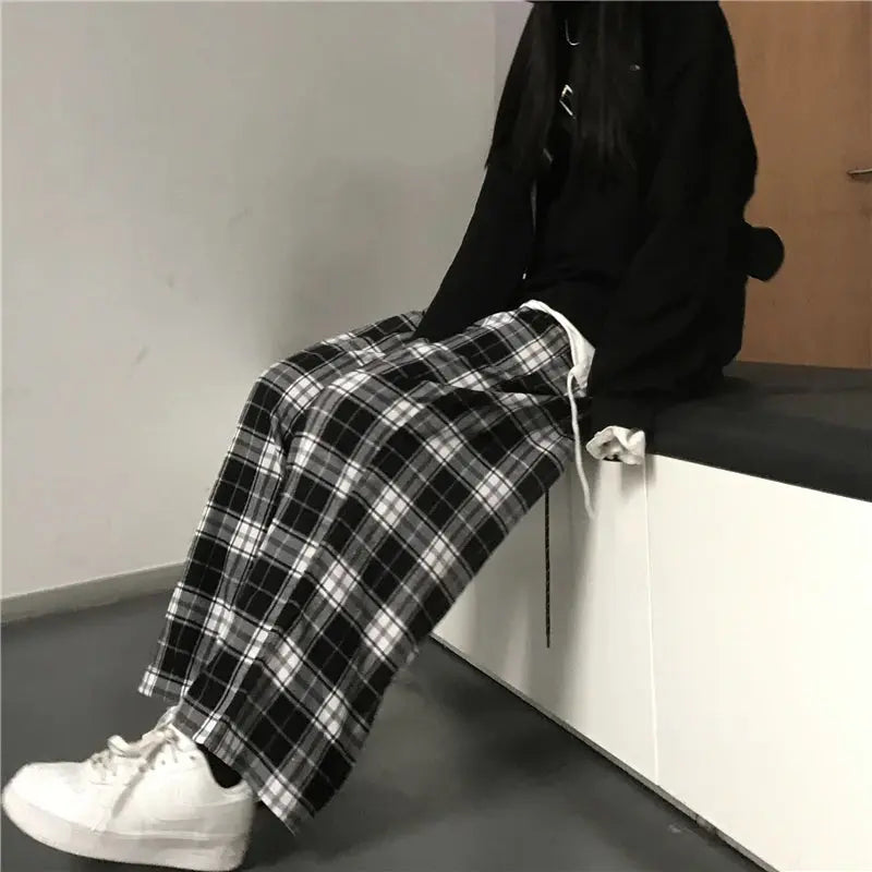 Oversize Women Sweatpants Fashion Black Plaid Casual Pants Baggy Elastic Waist Pockets Student Unisex Hip Hop Loose Trousers Halalzen UK