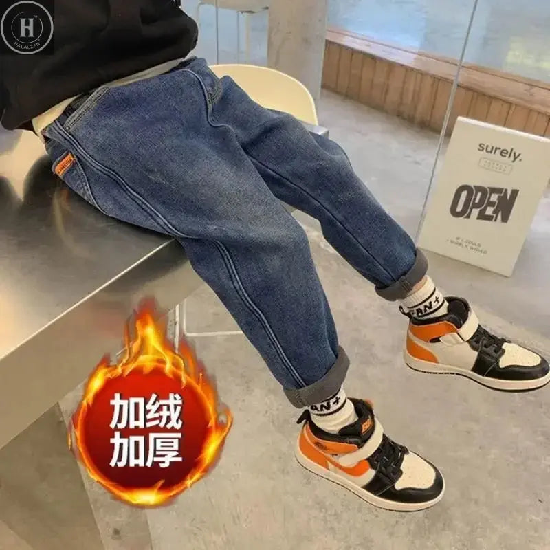 Boys' Pants Thickened One piece Velvet 2023 New Children's Fashionable Loose Jeans for Autumn and Winter Outwear HALALZEN